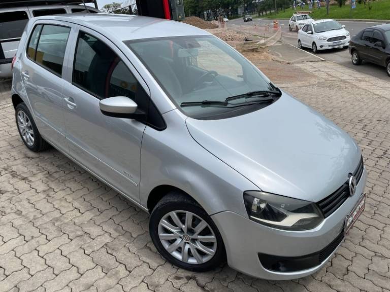 VOLKSWAGEN - FOX - 2011/2011 - Prata - R$ 29.990,00