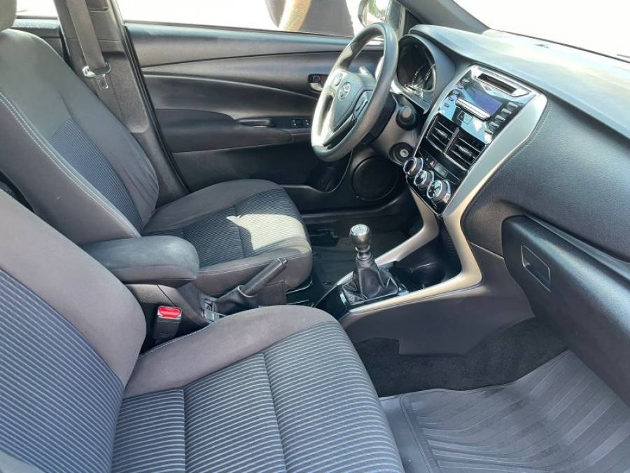 TOYOTA - YARIS - 2019/2019 - Cinza - R$ 70.900,00