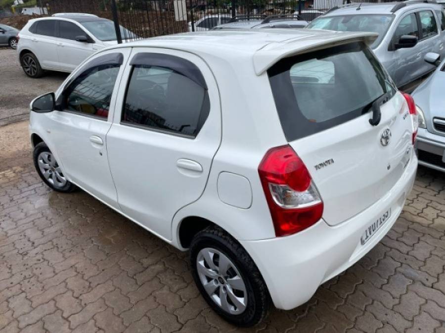 TOYOTA - ETIOS - 2014/2014 - Prata - R$ 40.900,00