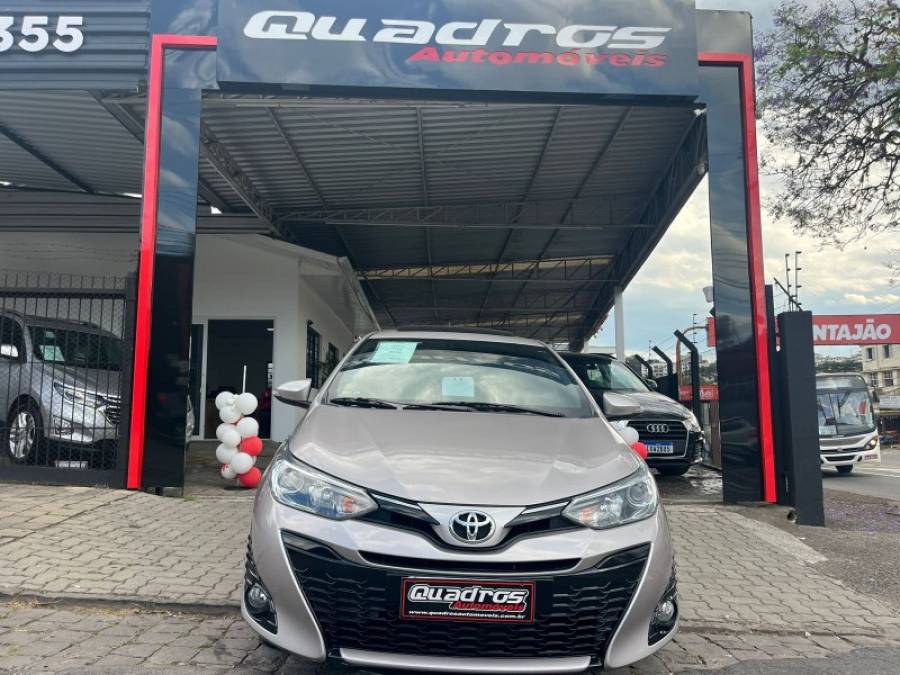 TOYOTA - YARIS - 2019/2019 - Prata - R$ 80.900,00