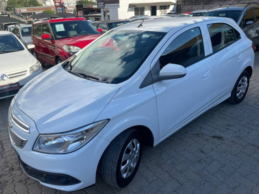 CHEVROLET - ONIX - 2014/2014 - Branca - R$ 43.900,00