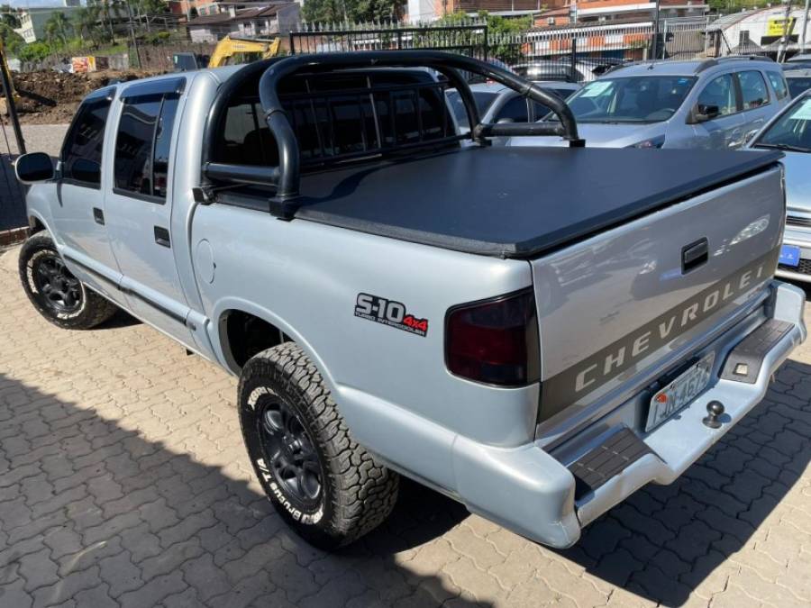 CHEVROLET - S10 - 2000/2000 - Prata - R$ 49.900,00