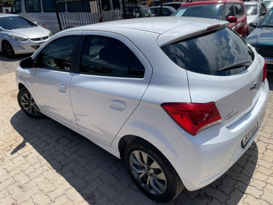 CHEVROLET - ONIX - 2021/2021 - Branca - R$ 56.900,00