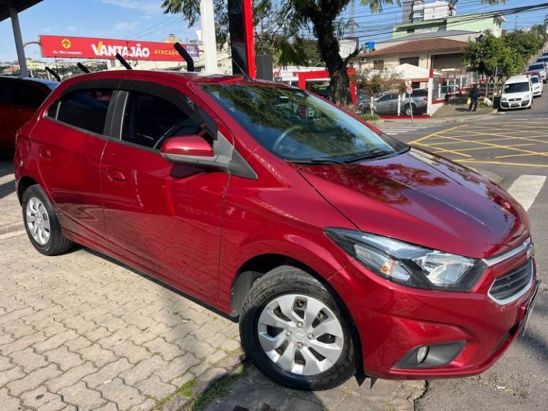 CHEVROLET - ONIX - 2018/2018 - Vermelha - R$ 53.900,00