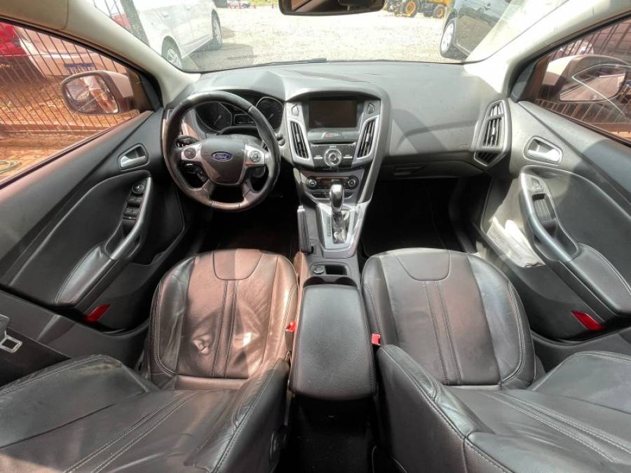 FORD - FOCUS - 2015/2015 - Branca - R$ 55.900,00