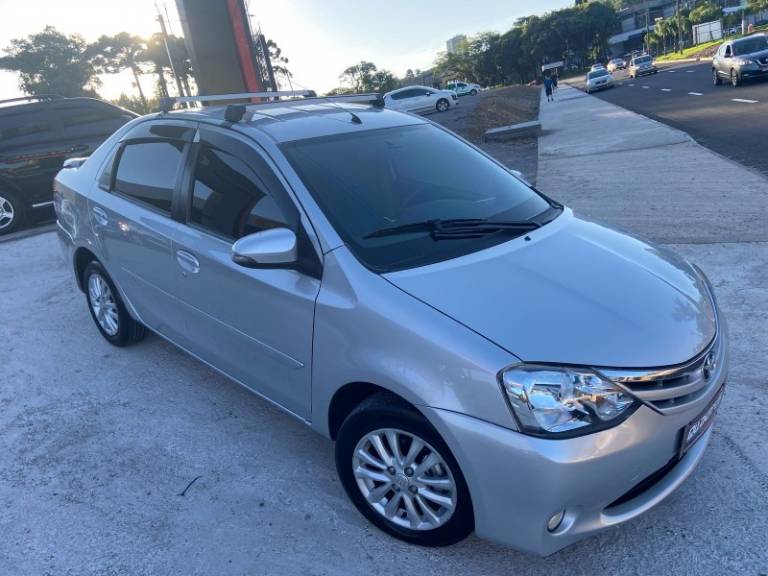 TOYOTA - ETIOS - 2016/2016 - Prata - R$ 48.900,00