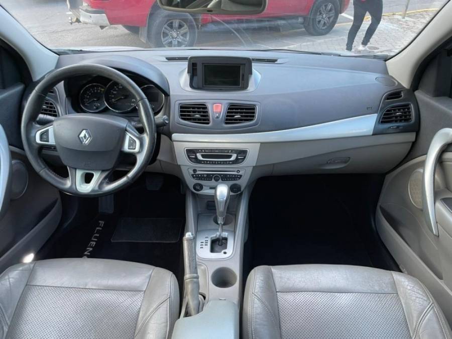 RENAULT - FLUENCE - 2011/2011 - Prata - R$ 38.900,00