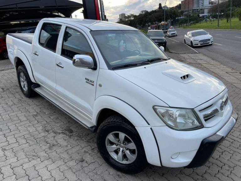 TOYOTA - HILUX - 2006/2006 - Branca - R$ 89.900,00