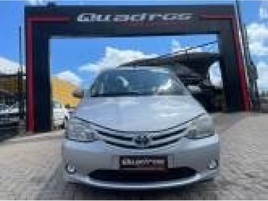 TOYOTA - ETIOS - 2014/2014 - Prata - R$ 41.900,00