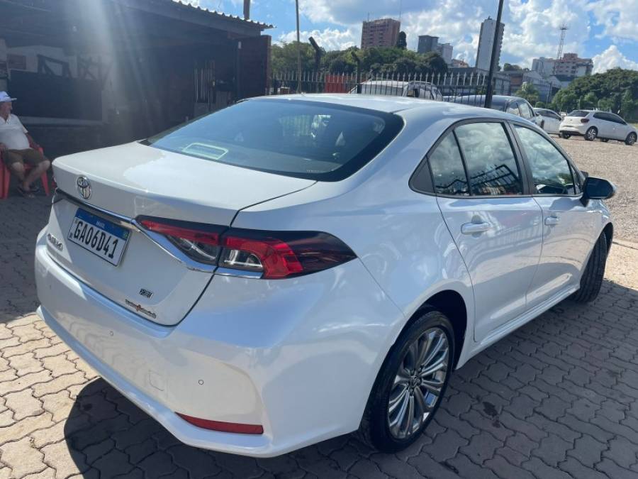 TOYOTA - COROLLA - 2023/2023 - Branca - R$ 129.990,00