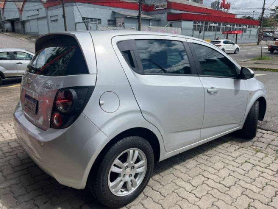 CHEVROLET - SONIC - 2013/2012 - Prata - R$ 38.900,00