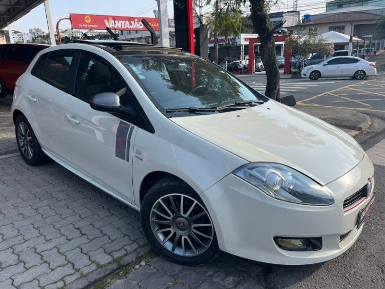 FIAT - BRAVO - 2014/2014 - Branca - R$ 45.900,00