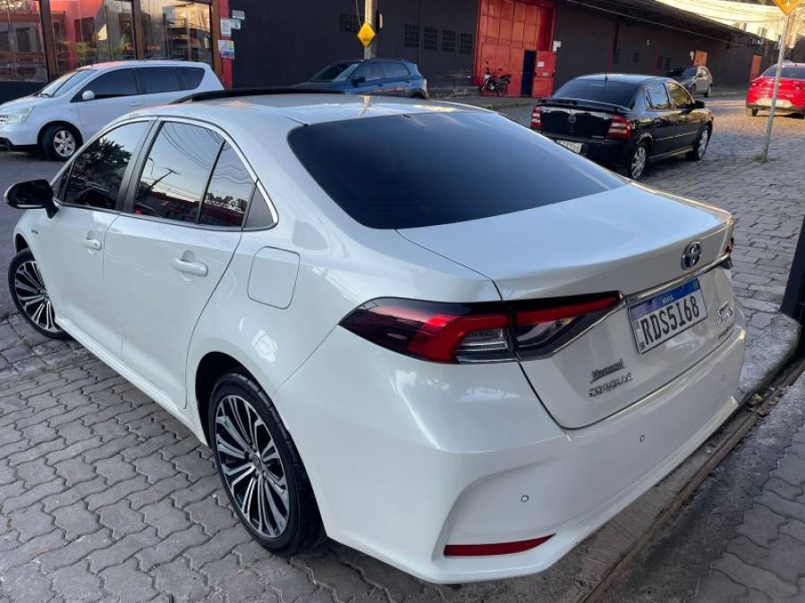 TOYOTA - COROLLA - 2021/2021 - Branca - R$ 142.900,00