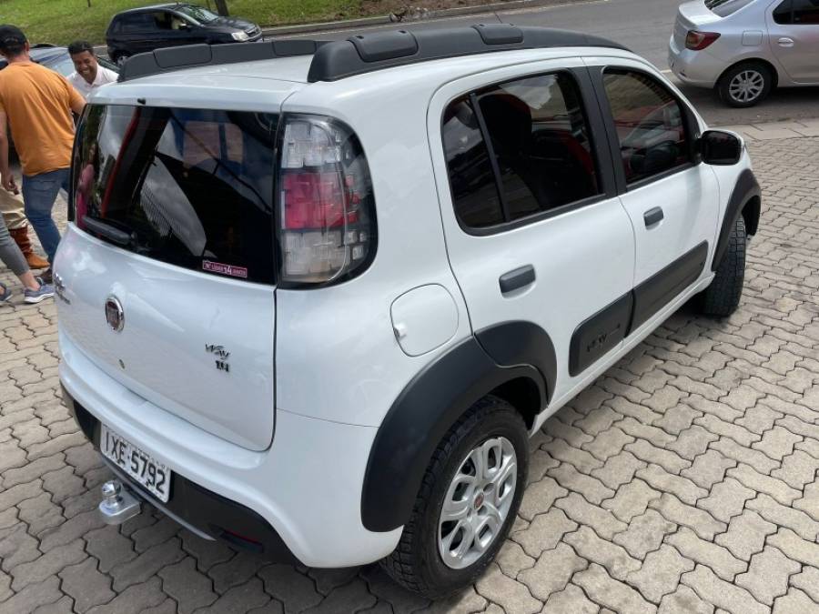 FIAT - UNO - 2016/2016 - Branca - R$ 43.900,00