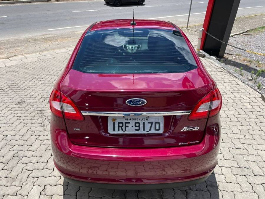 FORD - FIESTA - 2011/2011 - Vermelha - R$ 38.900,00