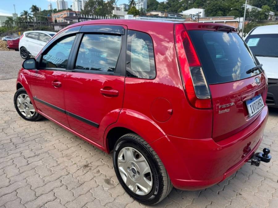 FORD - FIESTA - 2014/2014 - Vermelha - R$ 33.900,00