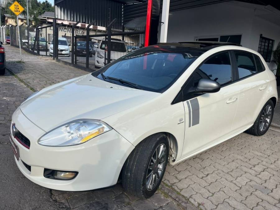 FIAT - BRAVO - 2014/2014 - Branca - R$ 45.900,00