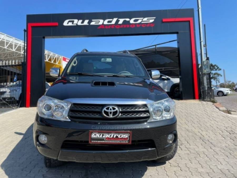 TOYOTA - HILUX SW4 - 2011/2011 - Preta - R$ 124.900,00