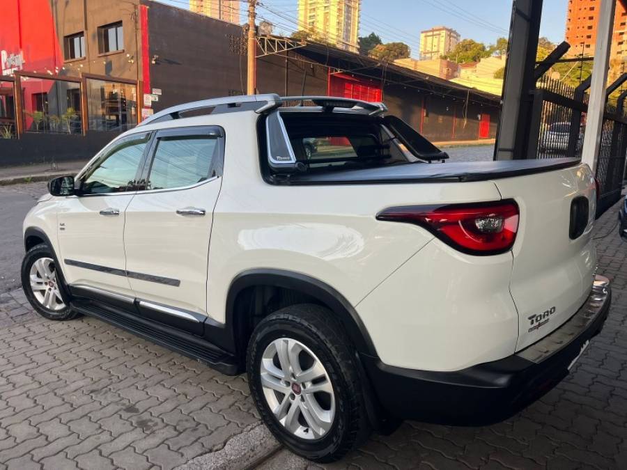 FIAT - TORO - 2017/2017 - Branca - R$ 95.900,00