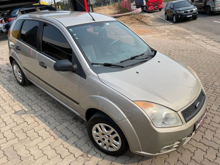 FORD - FIESTA - 2008/2008 - Dourada - R$ 23.900,00