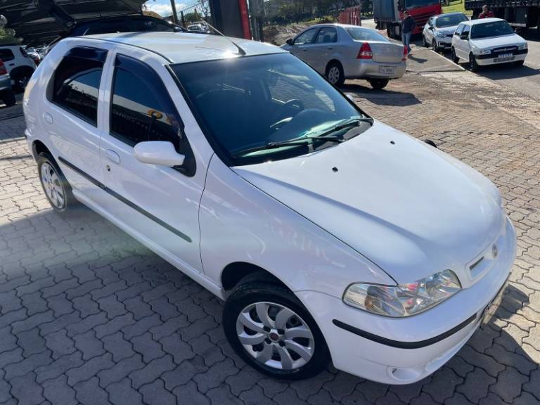 FIAT - PALIO - 2002/2002 - Branca - R$ 15.900,00