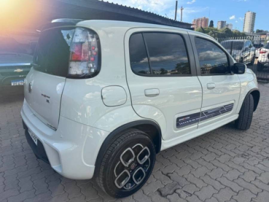 FIAT - UNO - 2015/2015 - Branca - R$ 42.900,00