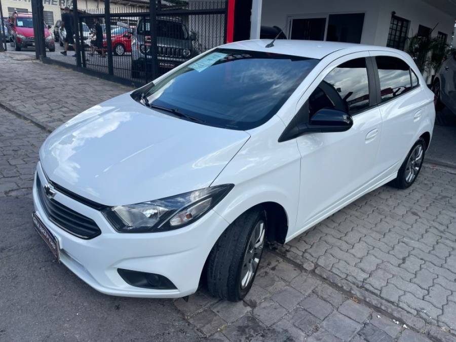 CHEVROLET - ONIX - 2021/2021 - Branca - R$ 56.900,00