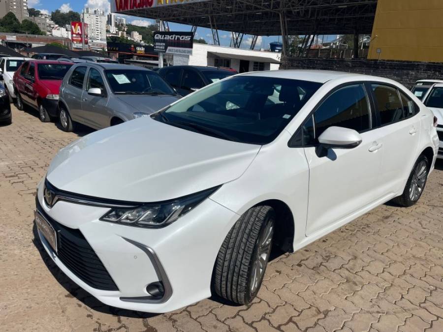 TOYOTA - COROLLA - 2023/2023 - Branca - R$ 129.990,00