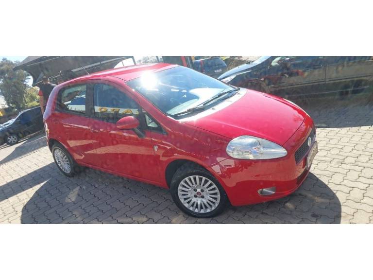 FIAT - PUNTO - 2012/2012 - Vermelha - R$ 31.900,00