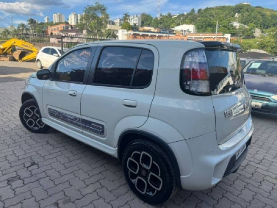 FIAT - UNO - 2015/2015 - Branca - R$ 42.900,00