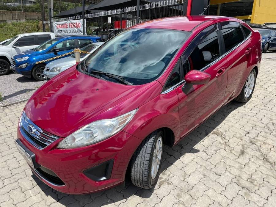 FORD - FIESTA - 2011/2011 - Vermelha - R$ 38.900,00