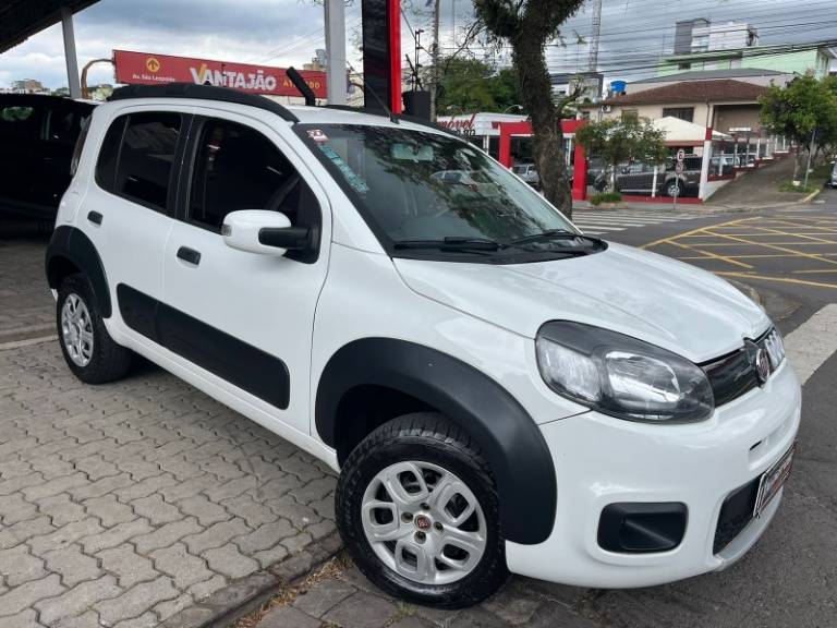 FIAT - UNO - 2016/2016 - Branca - R$ 43.900,00