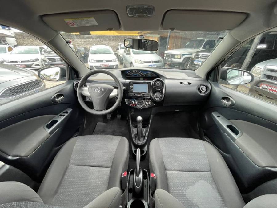 TOYOTA - ETIOS - 2014/2014 - Prata - R$ 39.990,00