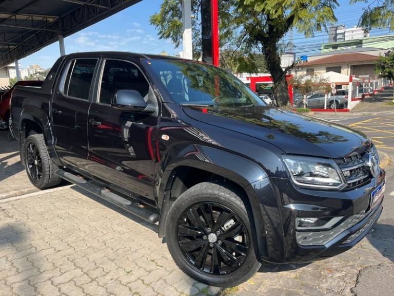 VOLKSWAGEN - AMAROK - 2022/2022 - Preta - R$ 219.990,00