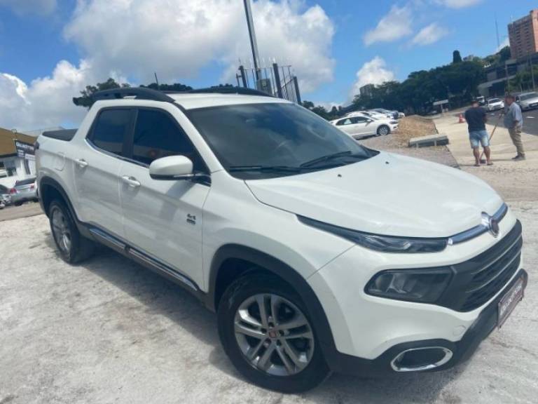 FIAT - TORO - 2021/2021 - Branca - R$ 115.900,00