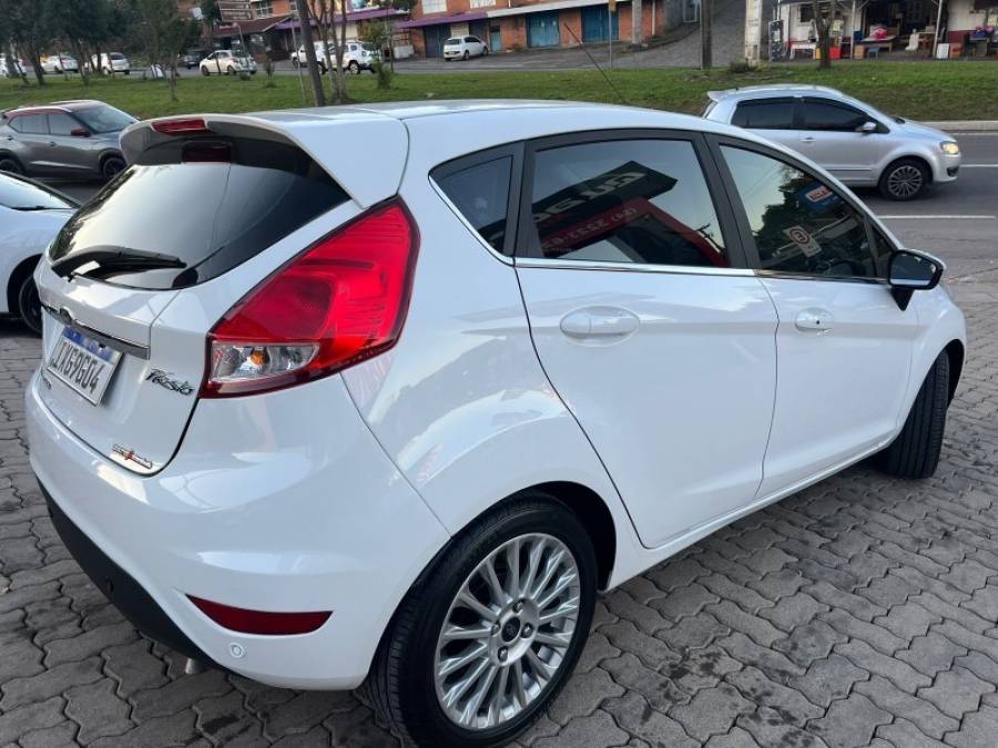 FORD - FIESTA - 2016/2016 - Branca - R$ 57.900,00