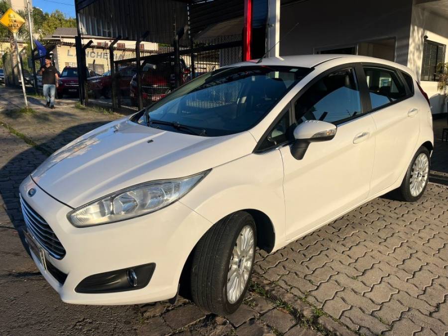 FORD - FIESTA - 2015/2015 - Branca - R$ 48.900,00