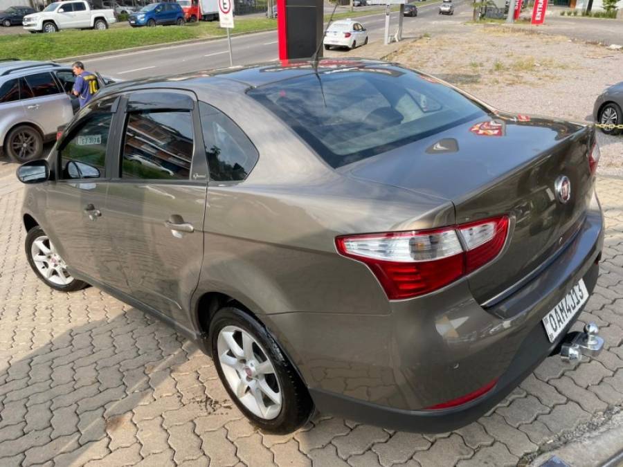 FIAT - GRAND SIENA - 2014/2014 - Dourada - R$ 35.900,00