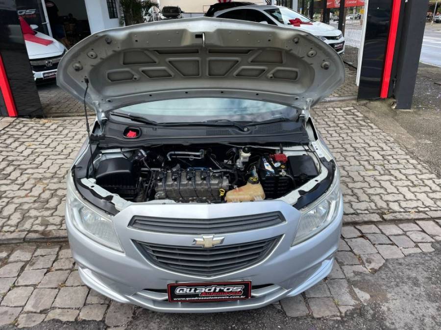 CHEVROLET - ONIX - 2015/2015 - Prata - R$ 45.900,00