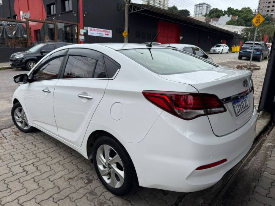 HYUNDAI - HB20S - 2017/2017 - Branca - R$ 63.900,00