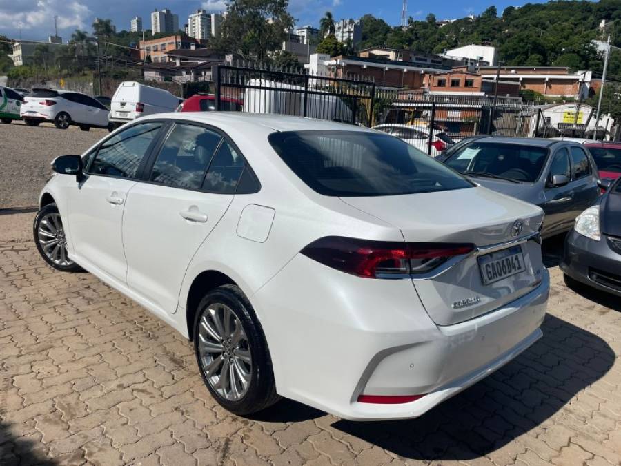 TOYOTA - COROLLA - 2023/2023 - Branca - R$ 129.990,00