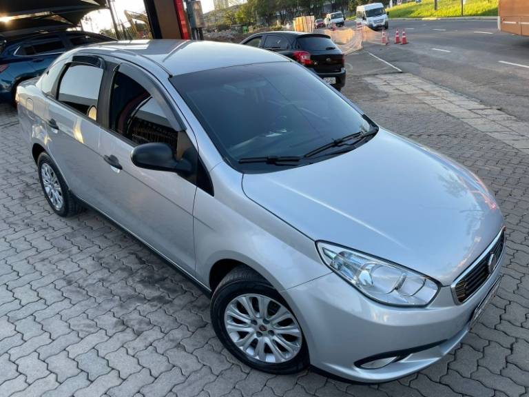 FIAT - GRAND SIENA - 2018/2018 - Prata - R$ 43.900,00