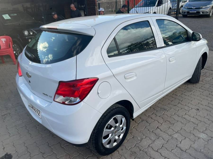 CHEVROLET - ONIX - 2014/2014 - Branca - R$ 43.900,00