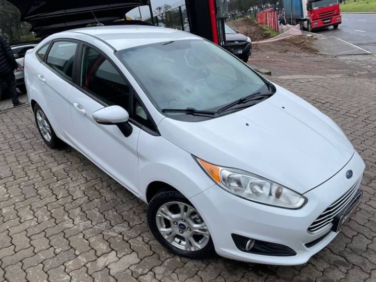 FORD - FIESTA - 2014/2014 - Branca - R$ 39.990,00