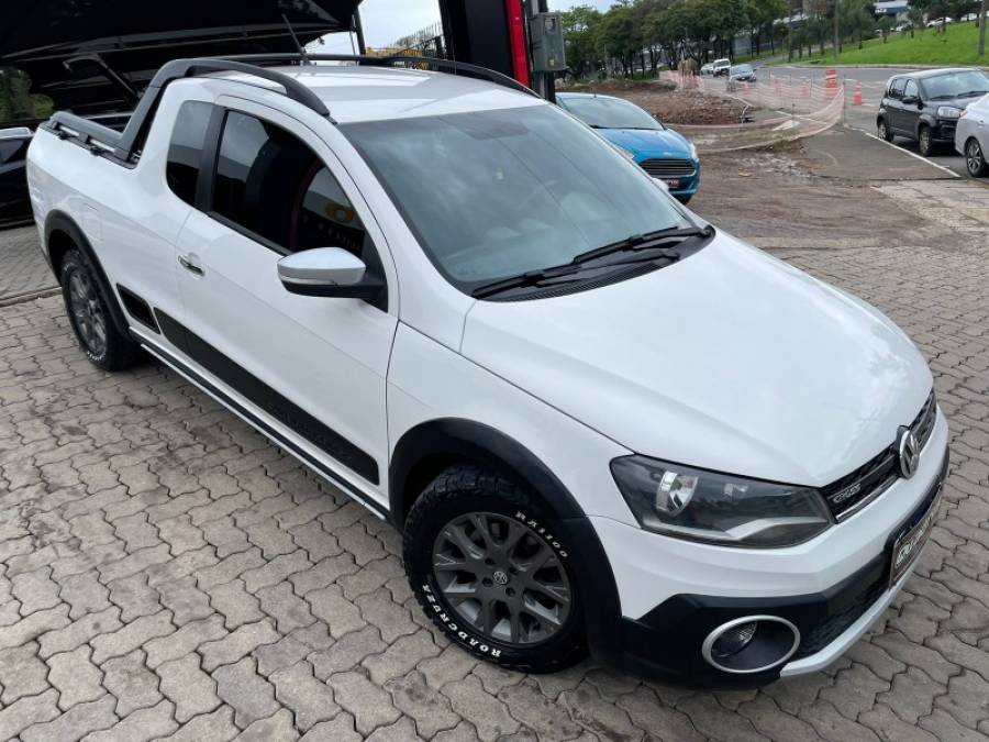 VOLKSWAGEN - SAVEIRO - 2015/2015 - Branca - R$ 63.900,00