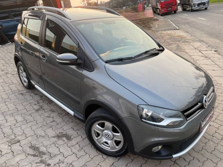 VOLKSWAGEN - CROSSFOX - 2013/2013 - Cinza - R$ 40.900,00