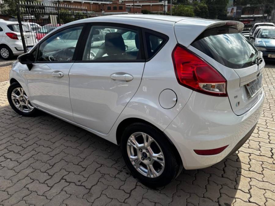 FORD - FIESTA - 2013/2013 - Branca - R$ 43.900,00