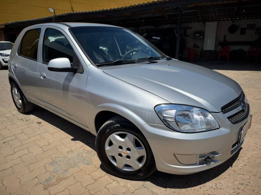 CHEVROLET - CELTA - 2013/2013 - Branca - R$ 31.900,00