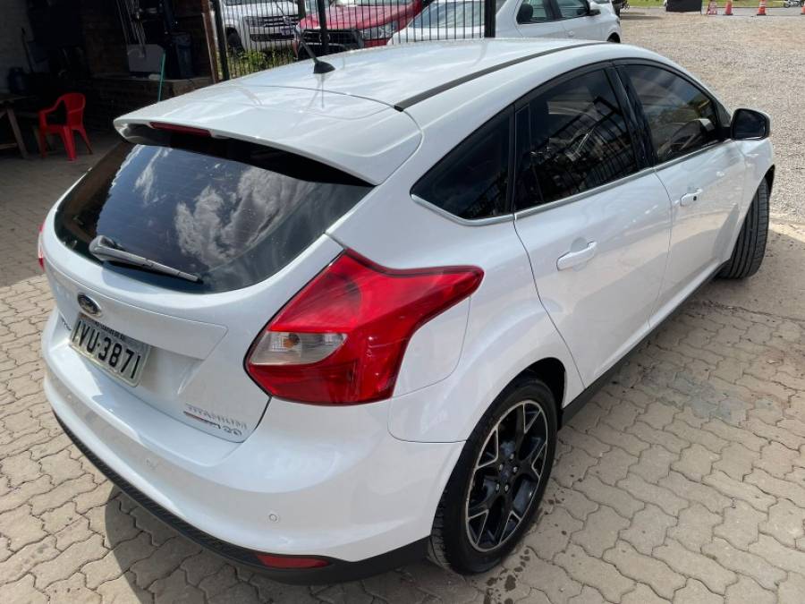 FORD - FOCUS - 2015/2015 - Branca - R$ 55.900,00