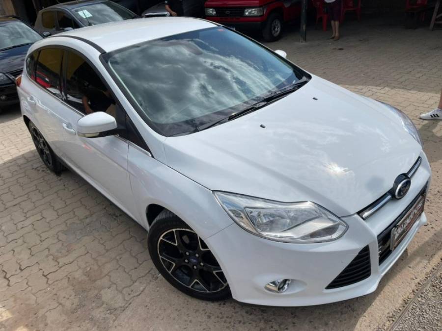 FORD - FOCUS - 2015/2015 - Branca - R$ 55.900,00